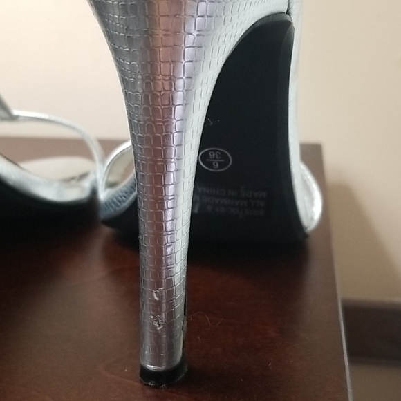 Silver high heels - Picture 4 of 6